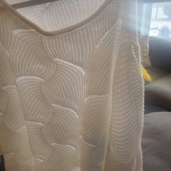 Beautiful light butterfly wing sweater. - Picture 2 of 9
